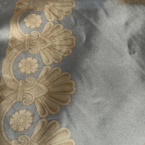 Versace silk scarf - Picture 4 of 8